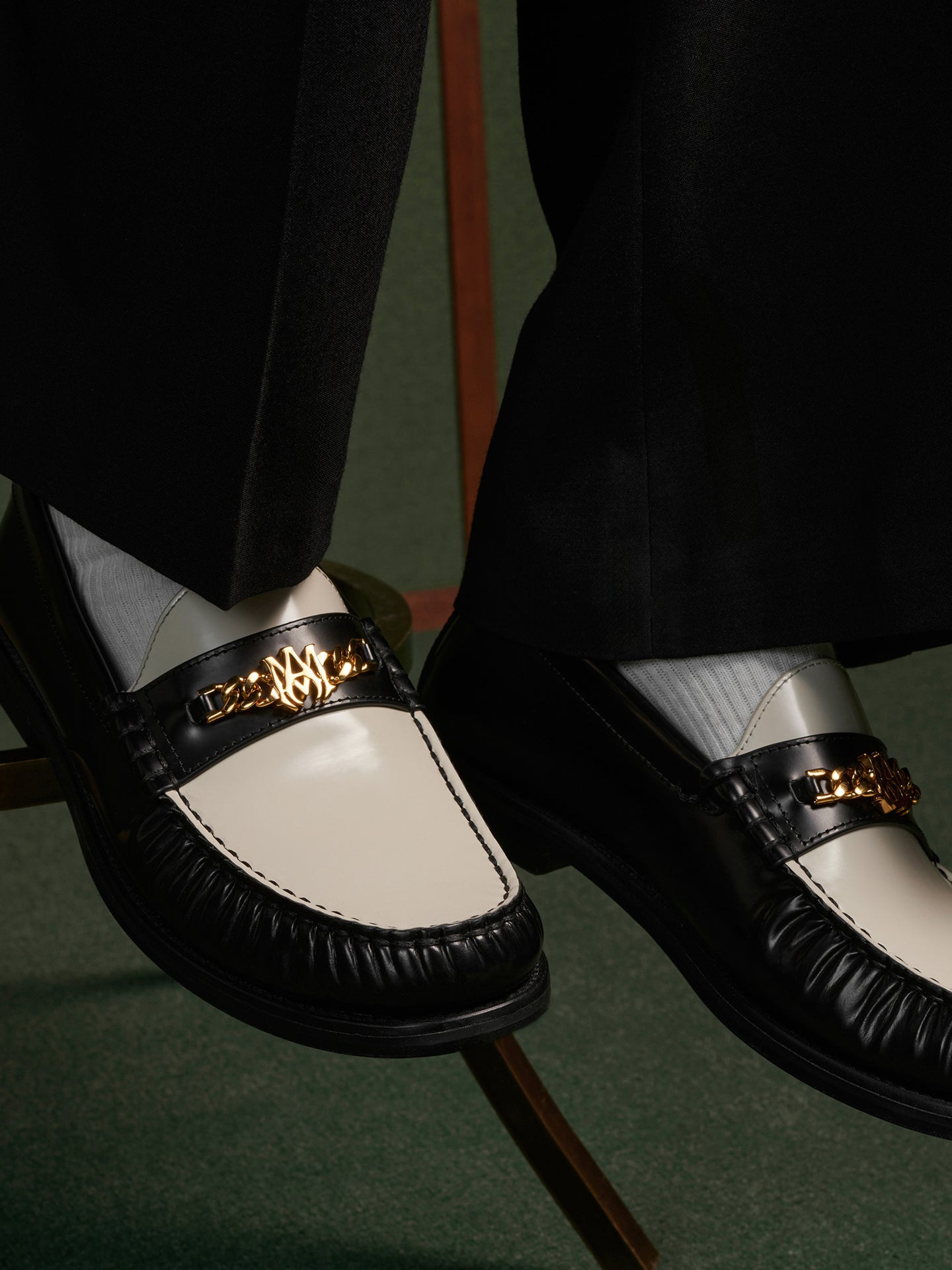 ZAPATO DE LONA DE DOS TONOS CON CADENA - Negro