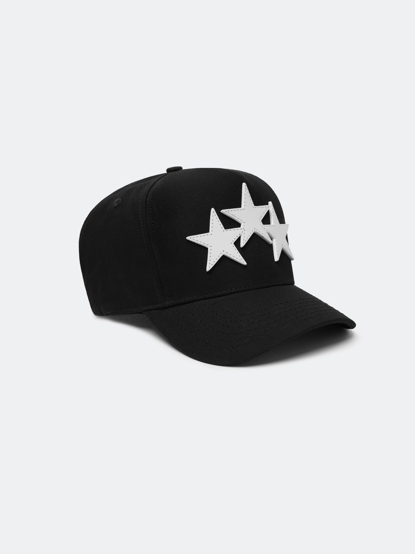 GORRO AMIRI DE TELA COMPLETA CON ESTRELLAS TRIPLES DISPUESTAS - NEGRO BLANCO