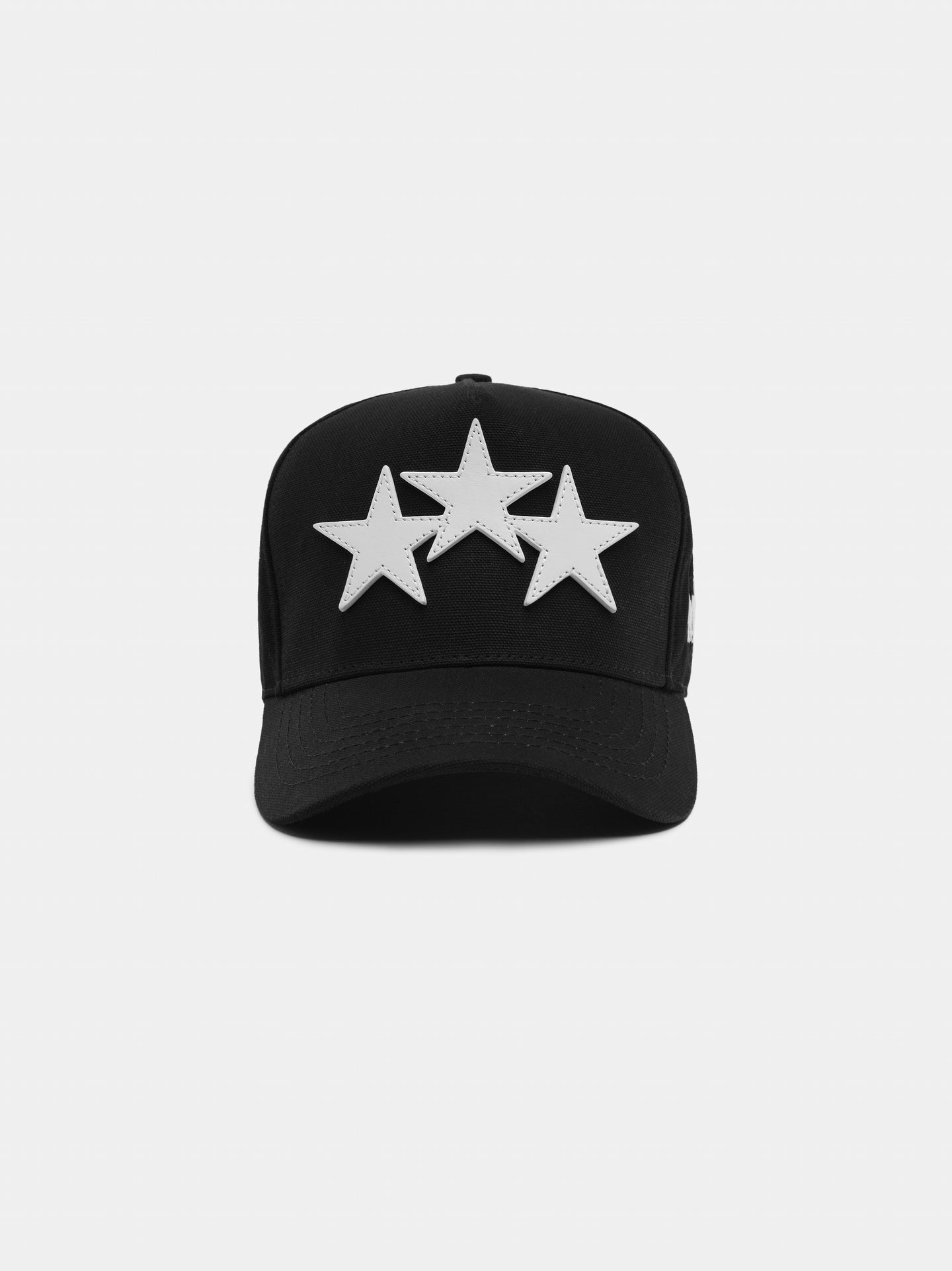 GORRO AMIRI DE TELA COMPLETA CON ESTRELLAS TRIPLES DISPUESTAS - NEGRO BLANCO